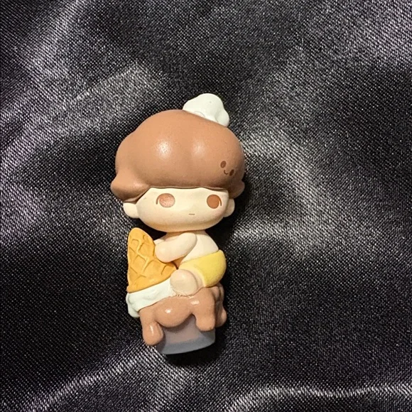 POP MART POP BEAN Bundle of 6 POP Beans - Picture 14 of 16